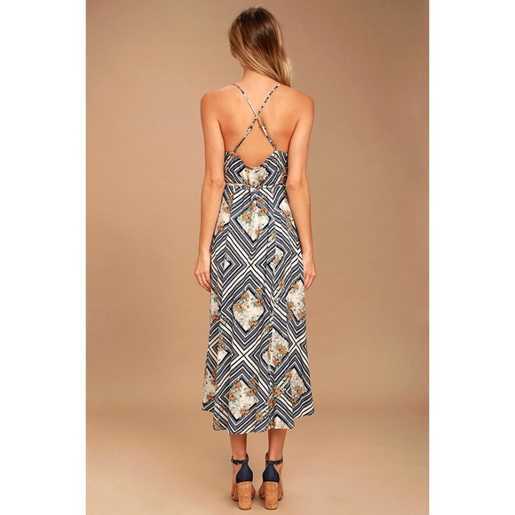 Printed Wrap Dress - Picture 4 of 7